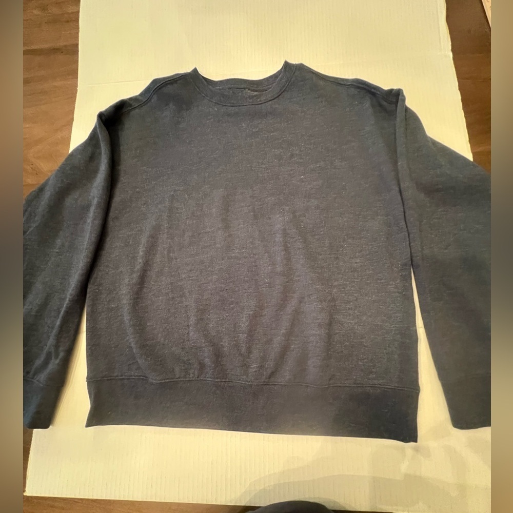 ATHLETIC WORKS UNISEX LIGHTWEIGHT CREWNECK SWEATSHIRT. BLUE SIZE XL (14-16)